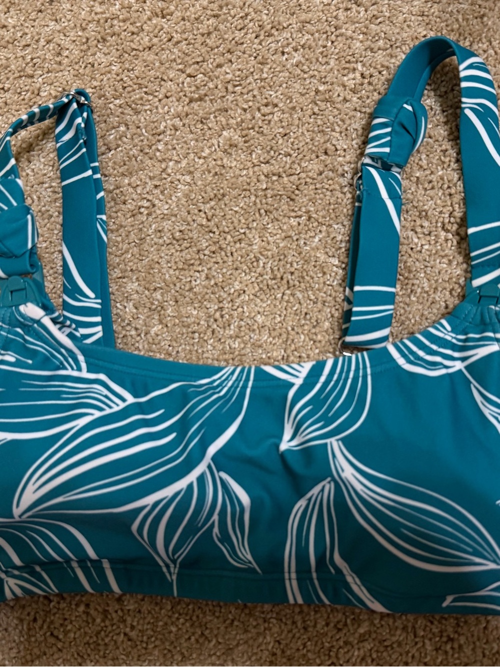 Teal Leaf-Print Bikini Top Women’s Small built in bra excellent condition cute